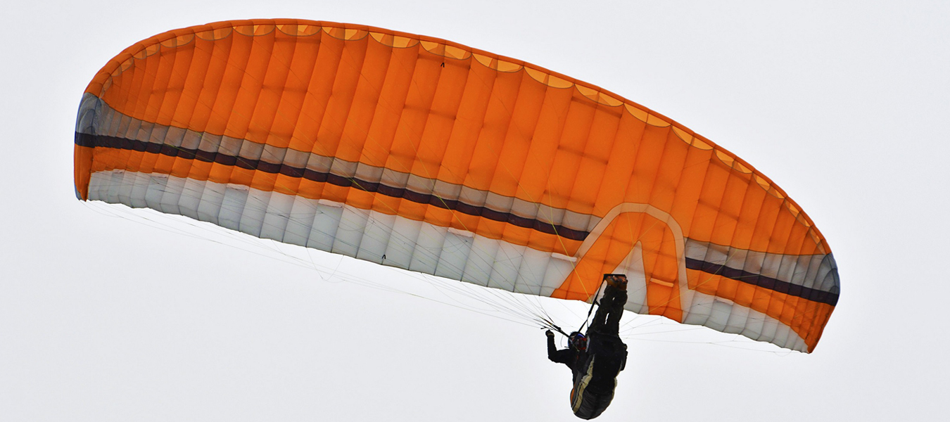 best hot paragliding packages india